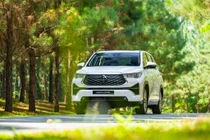 Mua Toyota Innova Cross HEV hay Hyundai Custin cao cấp?