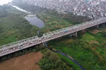 Bãi nổi giữa sông Hồng thành công viên: Lợi... vẫn phải tính an toàn thoát lũ?!