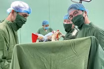 Cặp song sinh chào đời ngày 30/4 được đặt tên đặc biệt