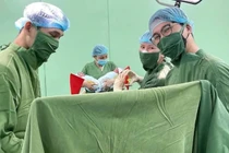 Cặp song sinh chào đời ngày 30/4 được đặt tên đặc biệt