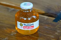 Thu hồi lô nước táo Martinelli’s tại 28 bang của Mỹ 