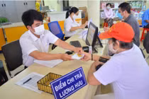 Người già gặp "khó" khăn khi nhận lương hưu ATM: Bộ LĐTB&XH nói gì?