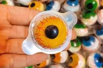 Bé trai 3 tuổi ở Huế tử vong thương tâm do hóc kẹo hình con mắt