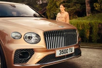 Hệ thống lưới tản nhiệt độc đáo với các thanh crôm sáng nằm phía trước lưới tản nhiệt.