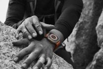 Apple Watch Ultra: “Quân bài” cạnh tranh với Garmin, Coros