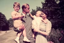 Chuyện tình cổ tích 7 thập kỷ của Nữ hoàng Anh Elizabeth II