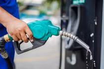 Nóng: Bộ Tài chính đề xuất giảm 50% thuế VAT, TTĐB cho xăng dầu