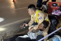 Khởi tố đối tượng tạt chất bẩn vào CSGT ở Hải Dương