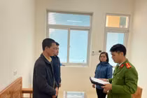 Xử lý thế nào vụ chồng đập điện thoại của vợ?