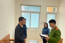 Xử lý thế nào vụ chồng đập điện thoại của vợ?