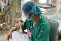 Hai trẻ nguy kịch vì tai nạn xe đạp điện