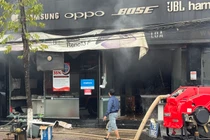 Cháy lớn tại siêu thị điện thoại ở Quảng Bình