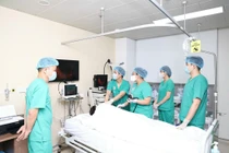 Cô gái 19 tuổi thủng dạ dày vì khuyên đeo lưỡi