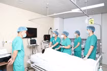 Cô gái 19 tuổi thủng dạ dày vì khuyên đeo lưỡi