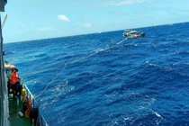 Cứu hộ 15 ngư dân Bình Thuận gặp nạn trên biển Phú Quý