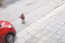 Hà Tĩnh: Bé trai hơn 1 tuổi bị ô tô cán qua người tử vong