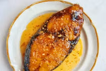 Loại cá giàu vitamin D, ăn nhiều xương chắc, tim khỏe, sốt mắm tỏi cực ngon