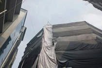 Soi công trình “khủng” vi phạm trật tự xây dựng ở Hà Nội