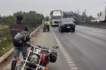 Tạm giữ dàn mô tô phân khối lớn vi phạm giao thông ở Quảng Bình