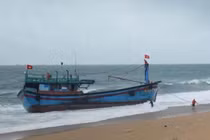 Phú Yên: Cứu 11 ngư dân gặp nạn trên biển 