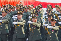 Người dân TP HCM chào đón quân đội Trung Quốc, Lào, Campuchia tham gia diễu binh