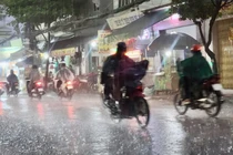 Không khí lạnh tăng cường gây mưa lớn diện rộng ở Bắc Bộ