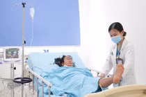 Người phụ nữ ở Quảng Ngãi hôn mê sâu, phải thở máy do ăn cá nóc