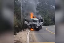 Lâm Đồng: Xe tải chở bia cháy trơ khung trên đèo Mimosa
