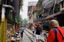 Hà Nội yêu cầu không giới thiệu tour đến khu cà phê đường tàu