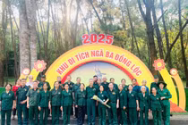 Hàng vạn người dân đến dâng hương tri ân tại Ngã ba Đồng Lộc