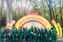 Hàng vạn người dân đến dâng hương tri ân tại Ngã ba Đồng Lộc