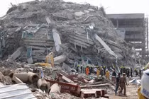 Thái Lan xuyên đêm giải cứu nạn nhân mắc kẹt sau động đất