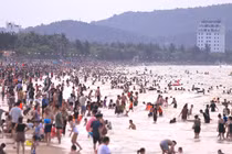 Biển Cửa Lò hút khách dịp nghỉ lễ