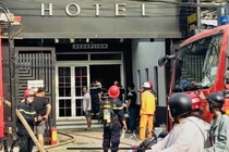 Giải cứu thành công 6 người thoát khỏi đám cháy khách sạn 6 tầng