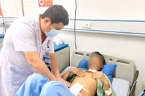 Cứu bệnh nhân tự ý cắt cổ đứt động mạch thượng vị, sốc mất máu