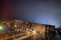 Quảng Trị: Lật xe khách trên quốc lộ 1A, nhiều người bị thương