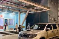 Thầy hiệu trưởng lái ô tô xuyên đêm đưa trẻ sốt cao đến bệnh viện