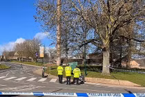 Phóng xe đạp điện trong sân trường, nữ sinh 18 tuổi gặp nạn tử vong