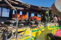 Hiện trường vụ tai nạn xe buýt thảm khốc, gần 80 người thương vong