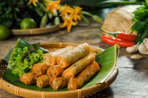 Bí quyết làm nem rán giòn rụm, vàng ươm ngày Tết