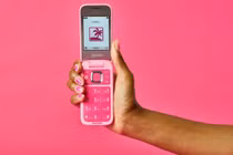 HMD ra mắt Barbie Phone có gì hấp dẫn?