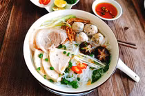 Ai nên hạn chế ăn bún vào buổi sáng dù thích đến mấy?