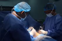 Nam thanh niên 24 tuổi bị cây cơ bida đâm xuyên "của quý"