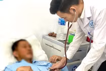 Gặp biến chứng nặng vì tự ý bỏ thuốc tiểu đường, uống nhiều rượu