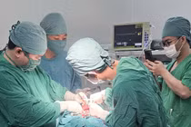 Cụ ông 71 tuổi bị chó nhà hàng xóm cắn... mất cánh mũi phải