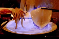 Nguy hiểm rình rập khi dùng cồn nướng mực, cá