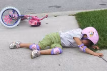 Nguy hiểm tiềm ẩn khi cho trẻ sử dụng xe đạp