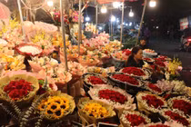 Chợ hoa Quảng An nhộn nhịp, ngập tràn sắc màu dịp 8/3