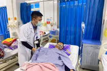 Đốt than sưởi ấm trong phòng kín, 4 người trong gia đình nhập viện cấp cứu