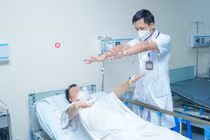 Bỏ qua dấu hiệu cảnh báo đột quỵ sớm, người đàn ông gặp TNGT